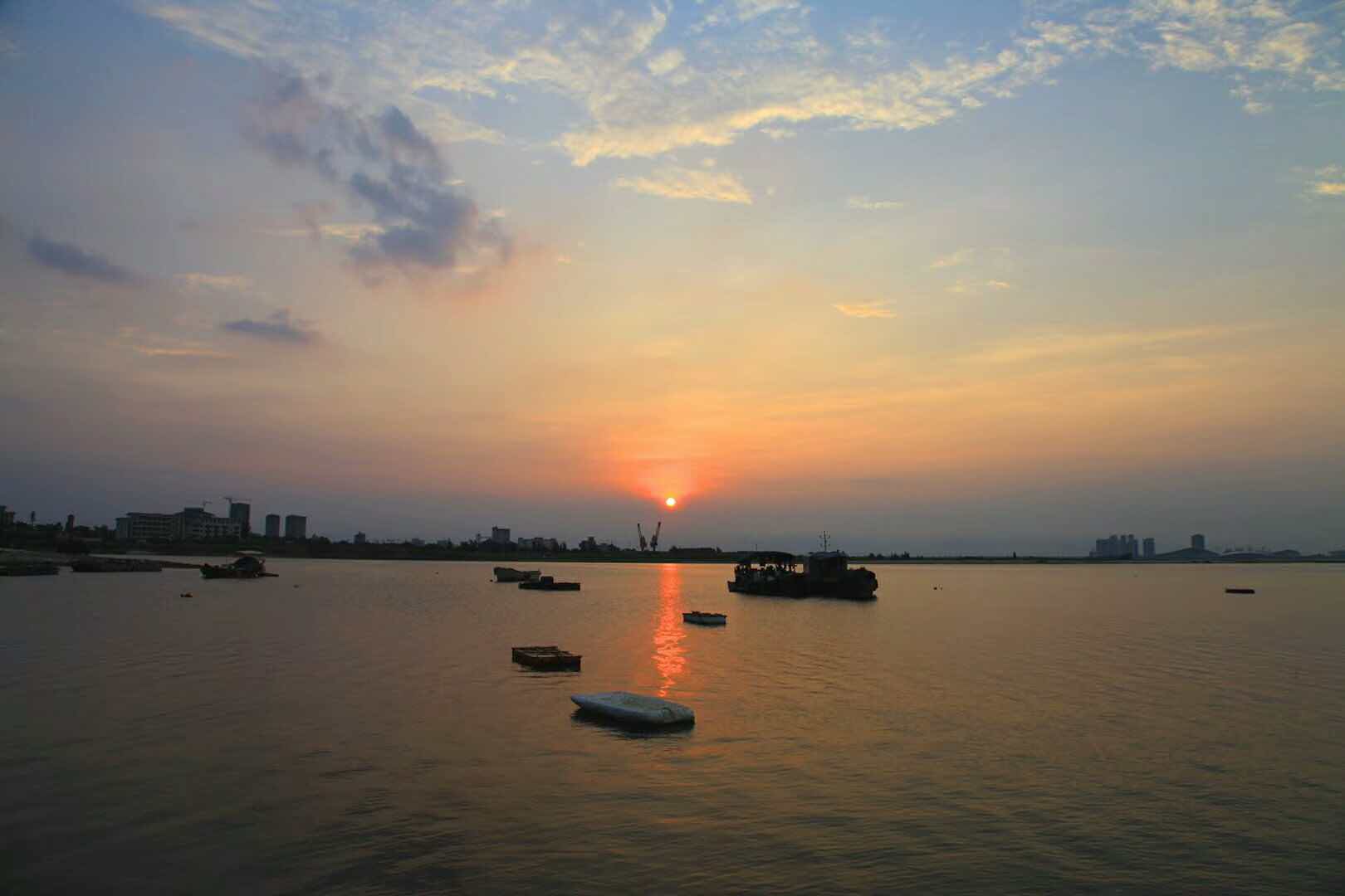 海滨城市的日出,安静唯美