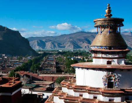 帕巴寺 位于吉隆镇东部,海拔2850米.建于公元637年左右.