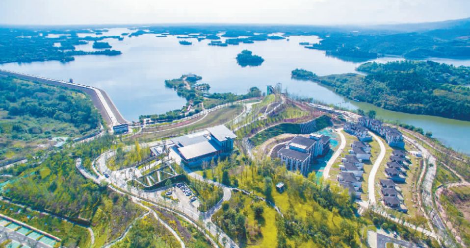 马鞍山观景台 即将竣工的马鞍山观景台,是远眺三岔湖,天府国际空港