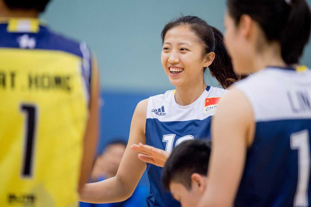 女排世界冠军成座上宾!丁霞颜妮和局长畅谈,一个悬念解开了!