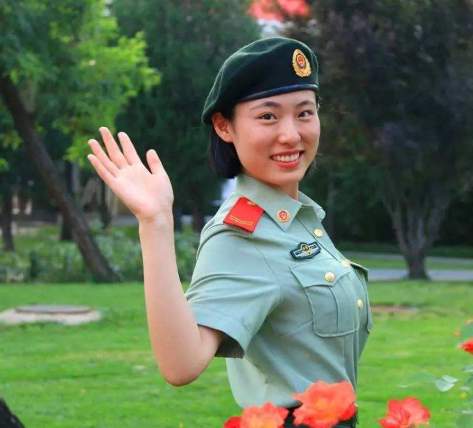 退伍女兵去相亲,遭相亲对象奚笑嘲讽,来了一人后相亲对象傻了
