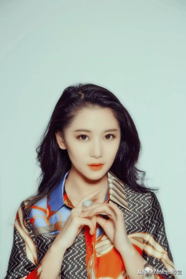 吕艳蓓南京女孩如"筑梦"般,深邃大气 亦美轮美奂