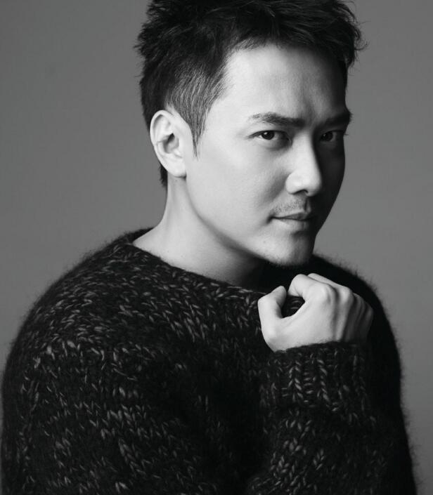 拥有着成熟男人的魅力,冯绍峰,出生于上海,毕业于上海戏剧学院,中国