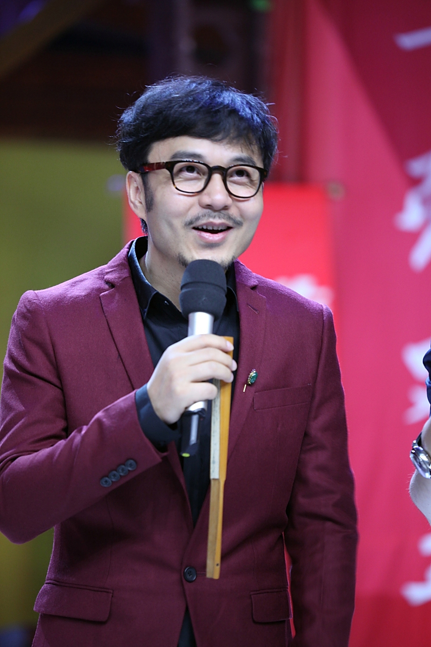 10岁了 2,婚姻状况:离异后再婚,现任妻子是芒果台的主持人杨乐乐;前妻