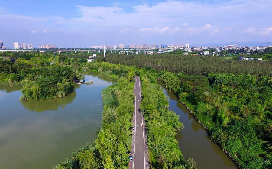 此图为成都西郊崇州市竹艺村美丽风景.