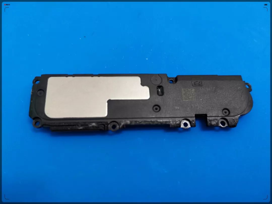 荣耀20 pro深度拆机,内部做工原来是这样的!