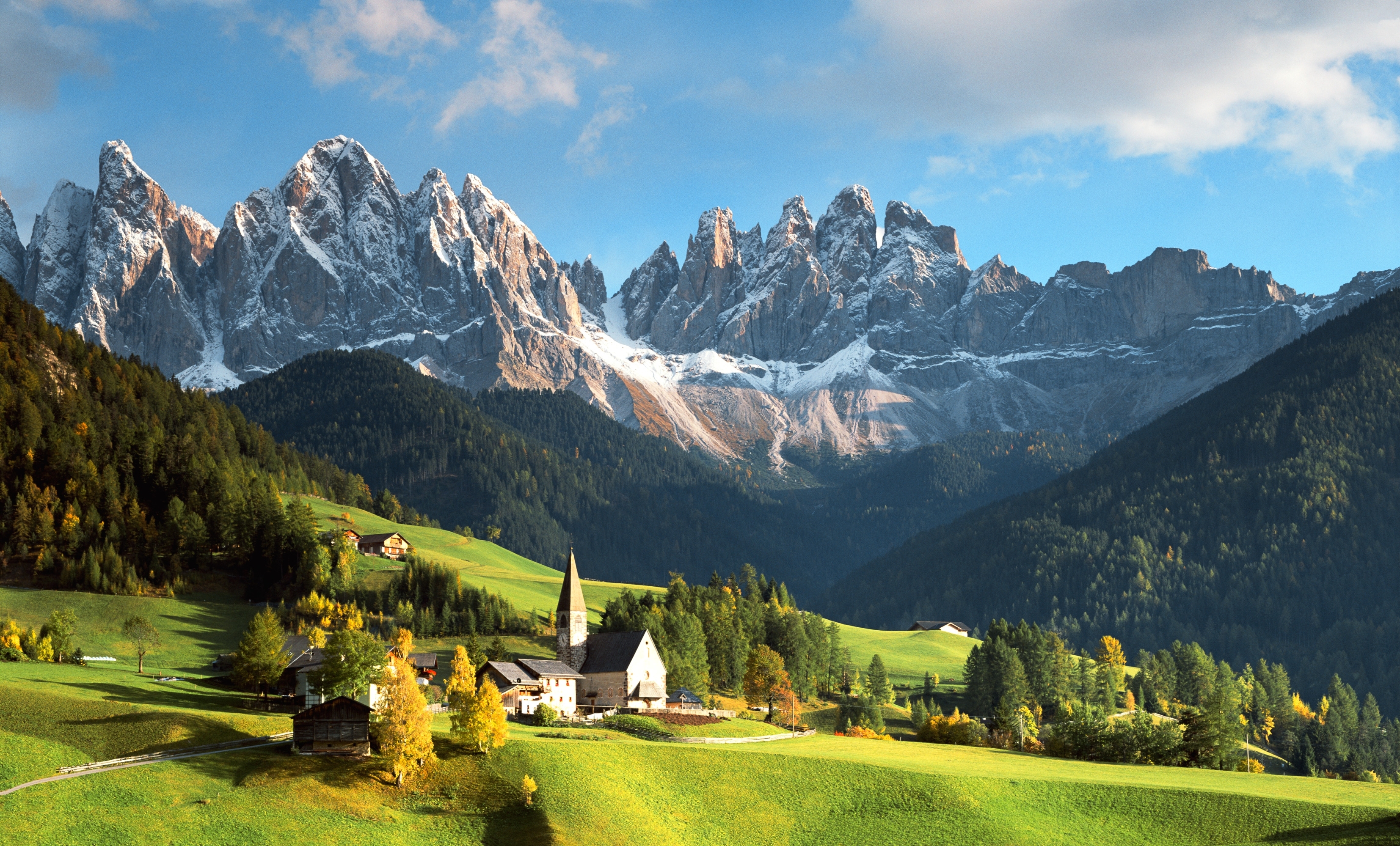 世界著名的旅游胜地,欧洲最高的山脉,被誉为大自然的宫殿