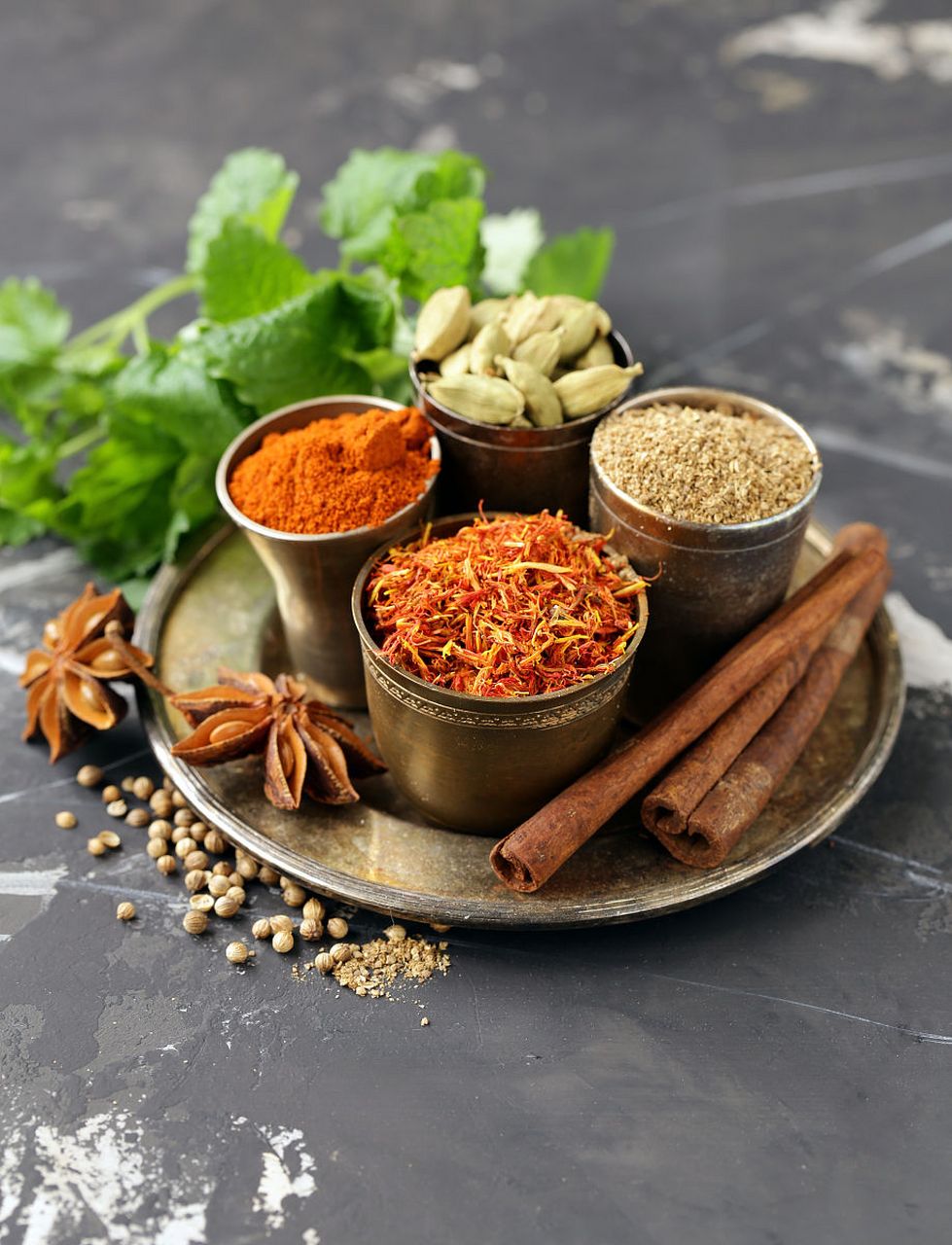 酒料的制作与调配方法# 秋冬养生秘诀:自制养生酒,健康又美味!