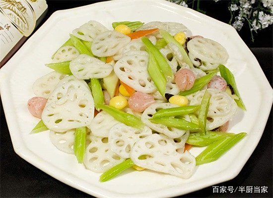 西芹莲藕和葱爆莲藕,做法简单,营养美味,是很不错的下饭小菜! 西芹莲藕和葱爆莲藕,做法简单,营养美味,是很不错的下饭小菜!