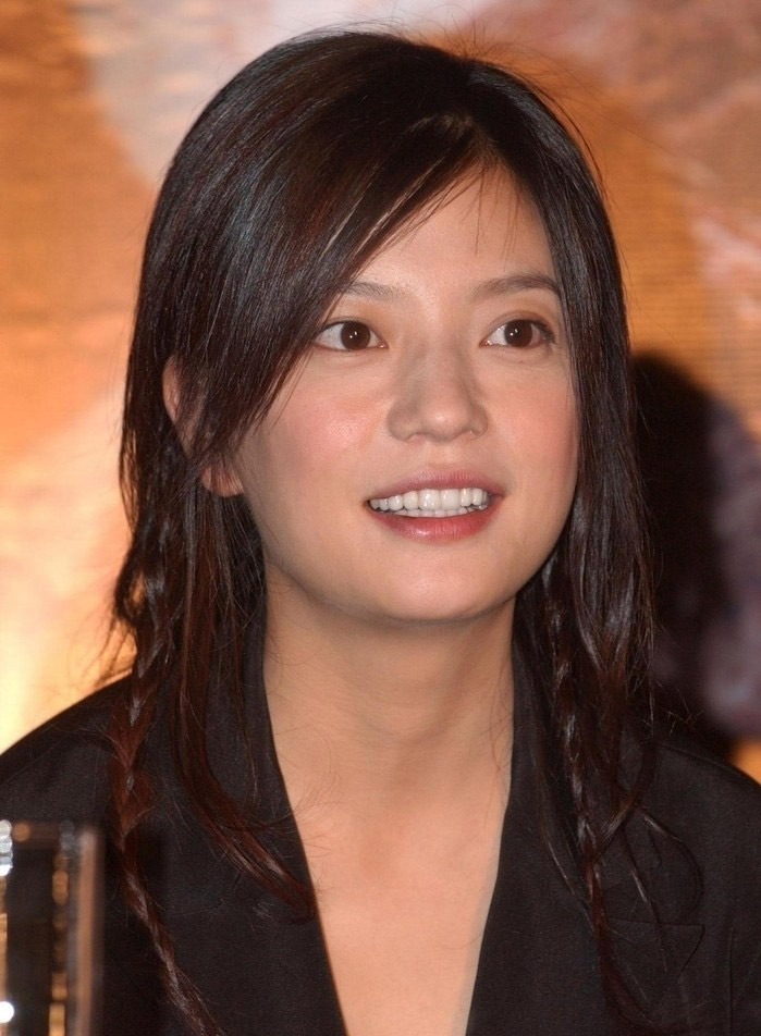 赵薇深夜发文,疑似婚姻有变,夫妻本是同林鸟,大难临头各自飞?