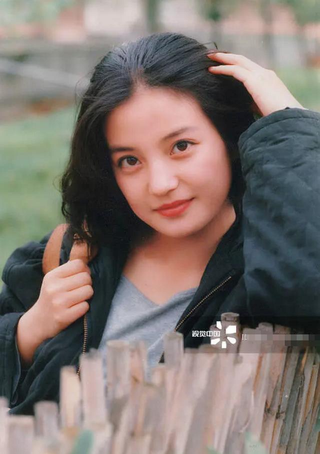 赵薇未p旧照曝光,珠圆玉润眼睛太灵了,网友:像油画里走出来的