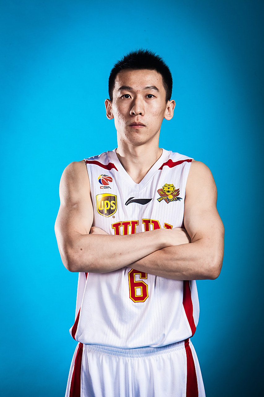 付豪这名篮球运动员,在比赛中得到了19分和6板,表现可谓是相当抢眼!