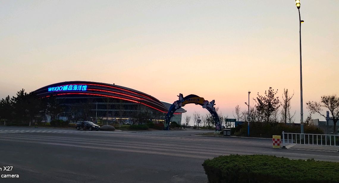 威海威高海洋公园在建中,除了游乐设施,开放的沙滩可自由玩耍