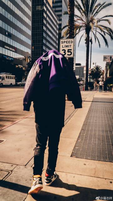 全能艺人罗志祥微博晒图:背影