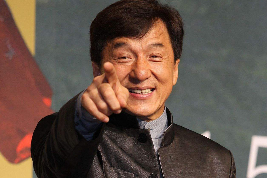 成龙大哥是走向全世界,进入好莱坞的武打巨星,也是一位很霸气的明星!