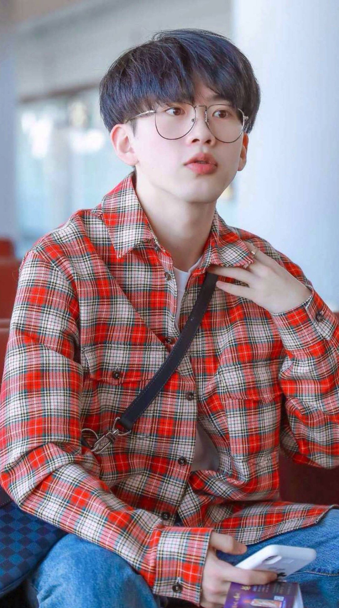 费启鸣高清无水印壁纸一组,狒狒是长相可爱性格也讨喜的男孩子啊