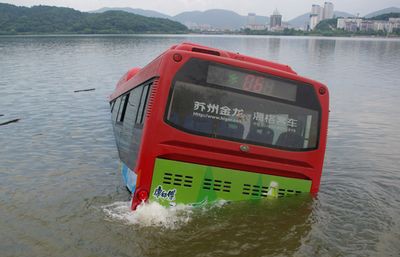 重庆公交车落水启示:车辆落水后,我们应该怎样自救?