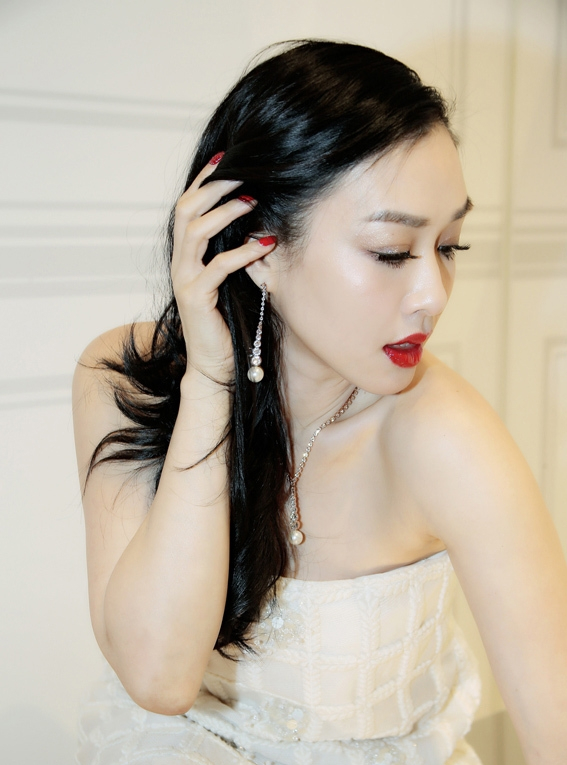 性感女神钟丽缇造型惊艳众多观众,火辣身材更是让无数女性羡慕