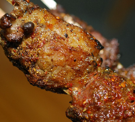 美食:烤油包腰15元一串,流着油带着香味,看着吓人却美味