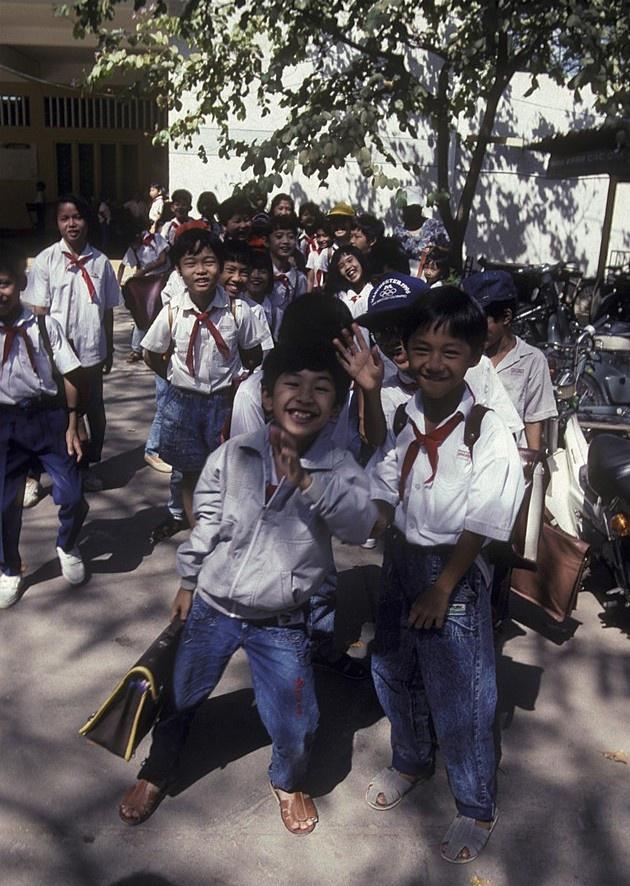 90年代越南景象:这里最具特色的交通工具,让人觉得似曾相识