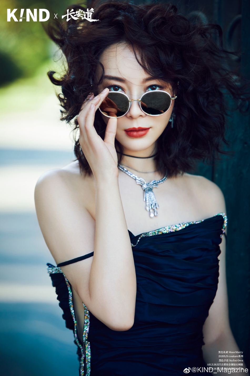 组图:42岁陈数性感大解放 穿黑色胸衣拍大片眼神妩媚撩人