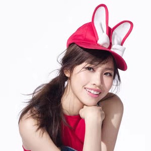 吴汶芳一个优秀的女歌手,通过努力完成每次精彩表现