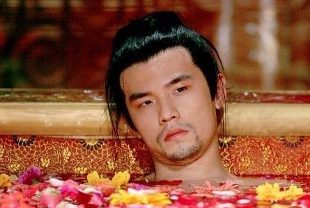 周杰伦的古装照 网友:丑死了