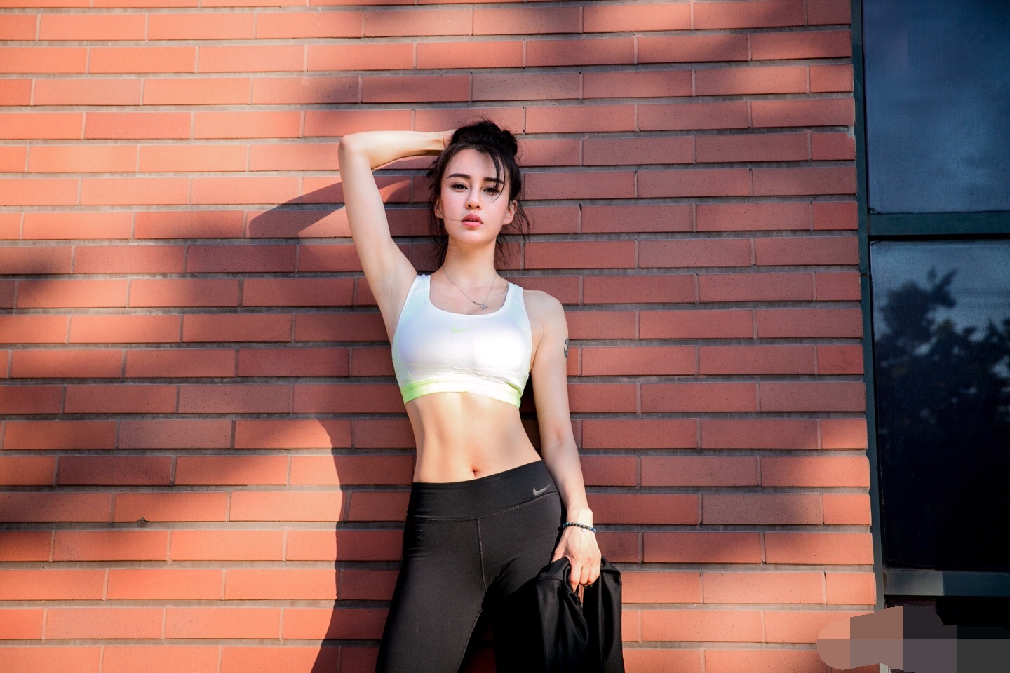 瑜伽美女母其弥雅,身材完美功夫高强,你是否心动?
