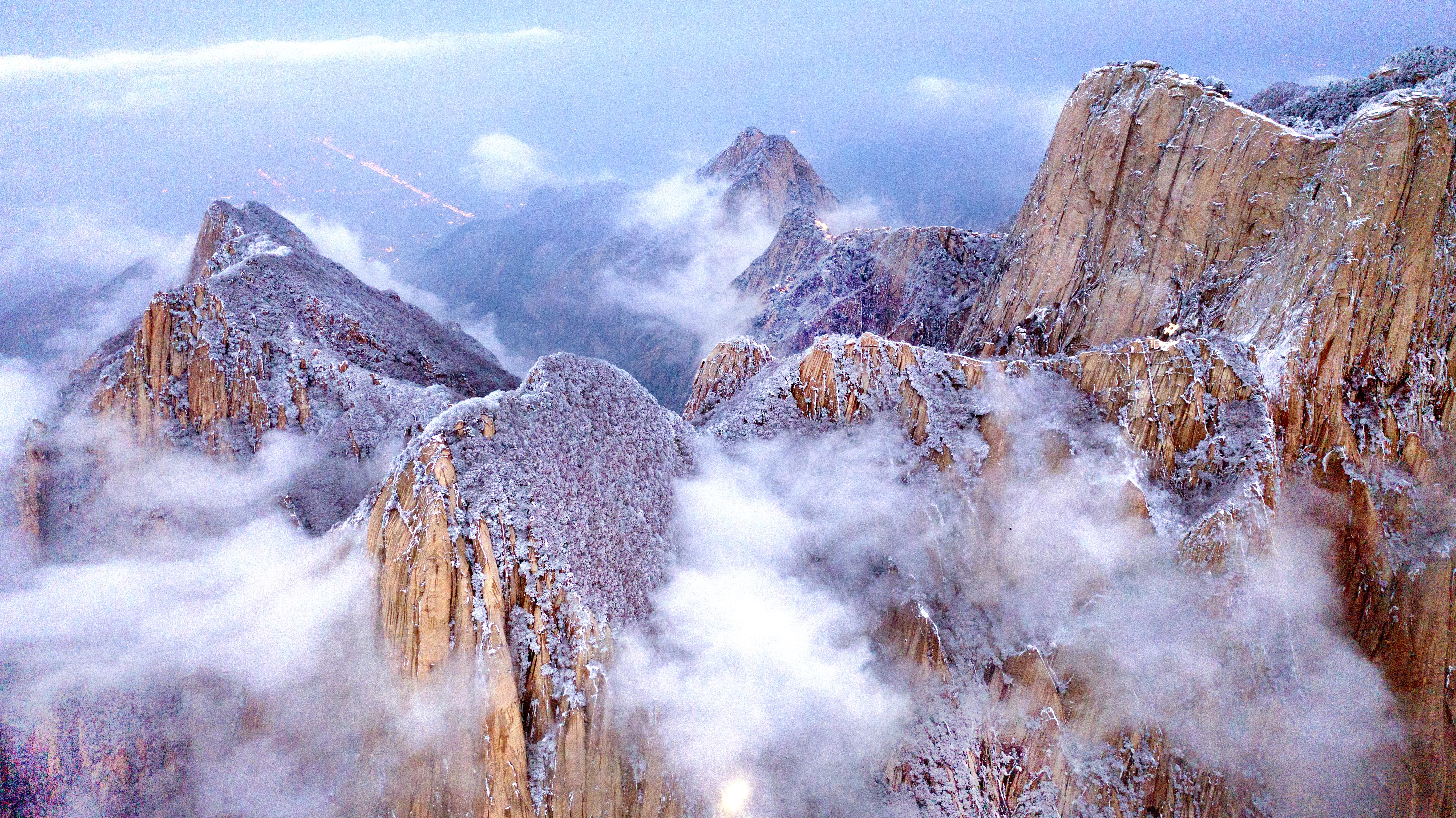 华山雪景天下绝图片