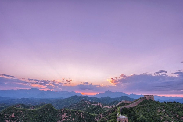 长城,你是一座雄伟壮丽的建筑艺术的宝库,是中华民族伟大精神的象征