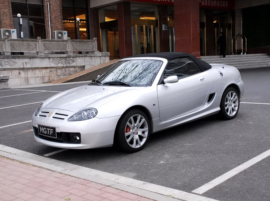 带大家领略一下霸气的名爵tf,车型显得非常饱满,辨识度超高!