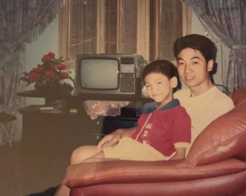 罗云熙说自己是全家最丑 本以为开玩笑 看到全家福后 我信了
