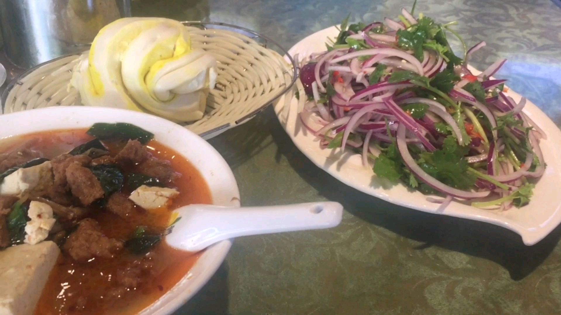 旅途的解哥:长武县吃到专利酥肉,味道不错哦!