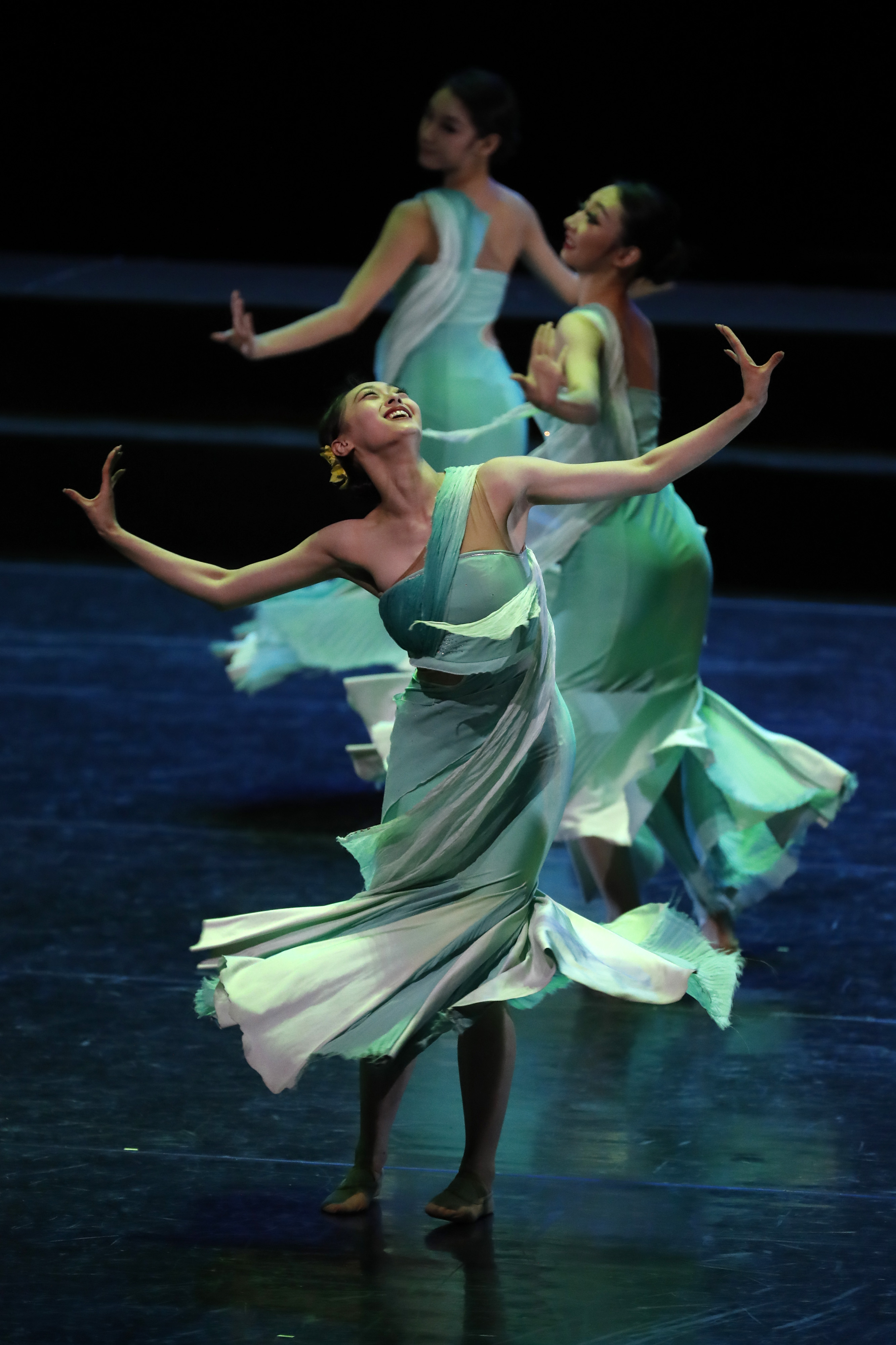 上合艺术节民族舞蹈晚会在京举行(1)