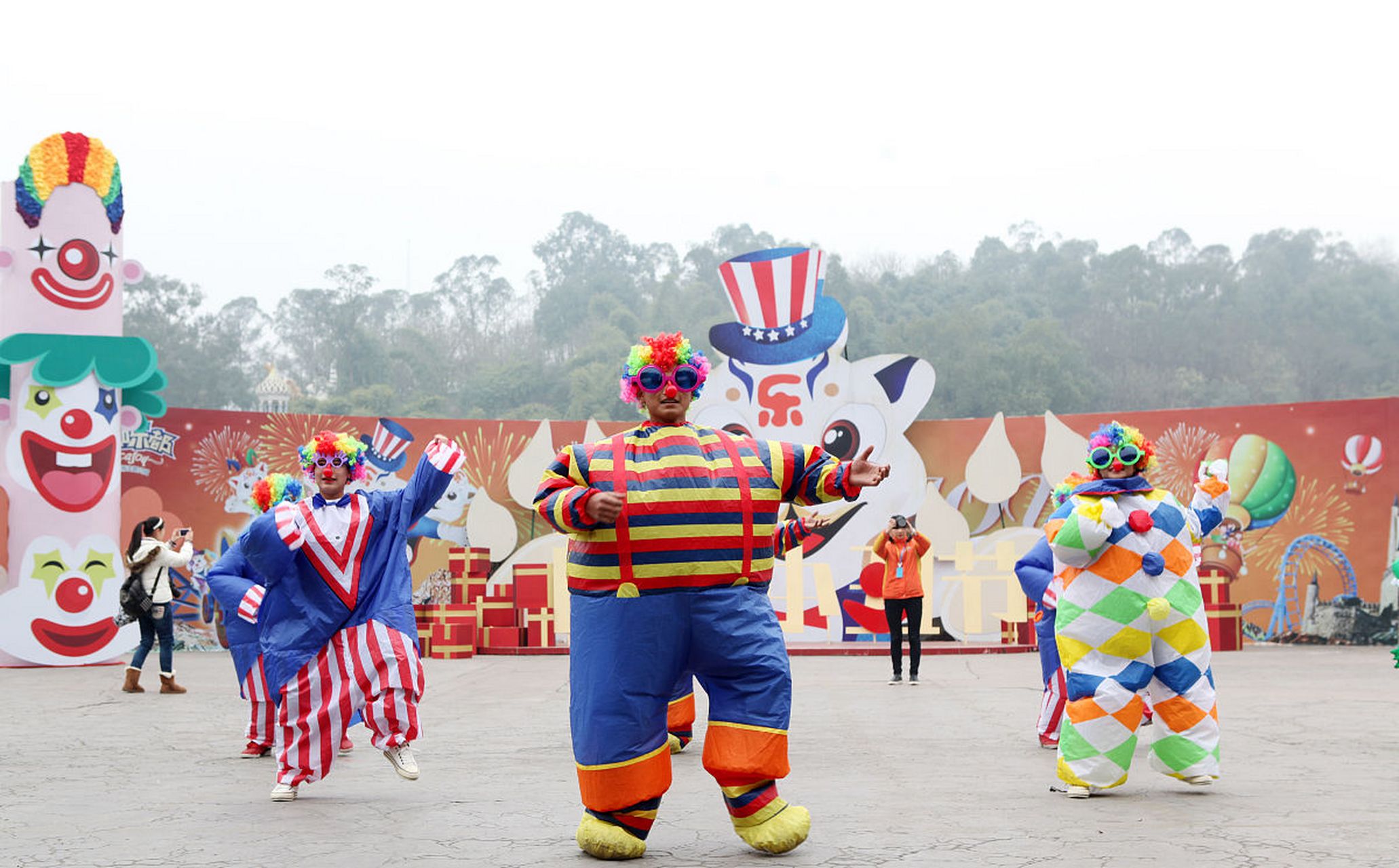 小丑引流生日小丑百日宴满月宴生日派对商场小丑巡游景区小丑川剧变脸