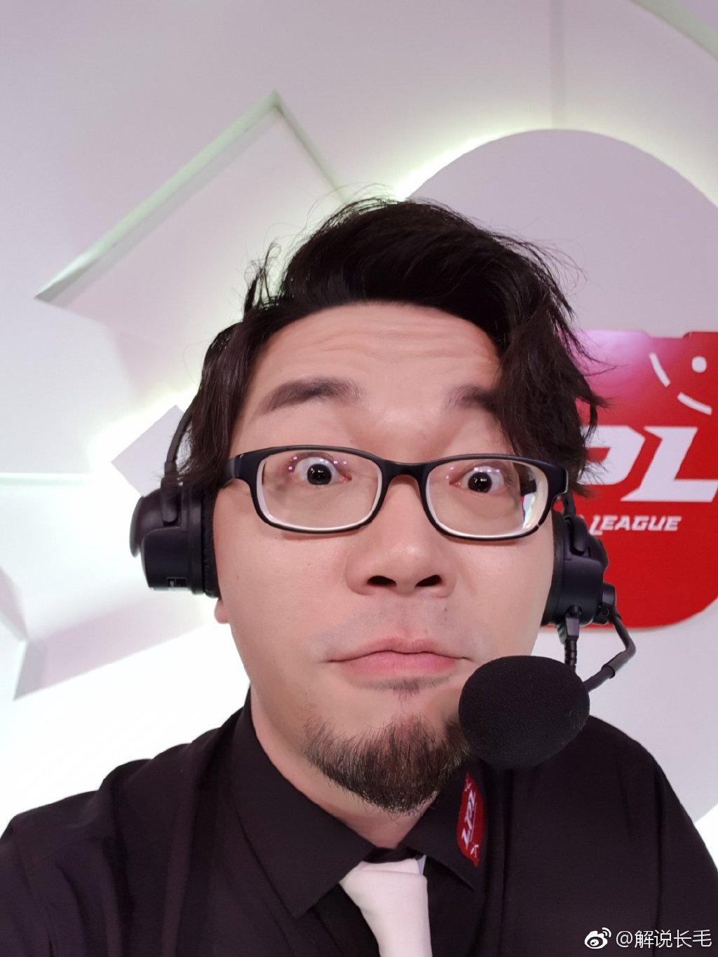 lol:解说长毛研究洲际赛重点,粉丝吵架重要,还是比赛重要?