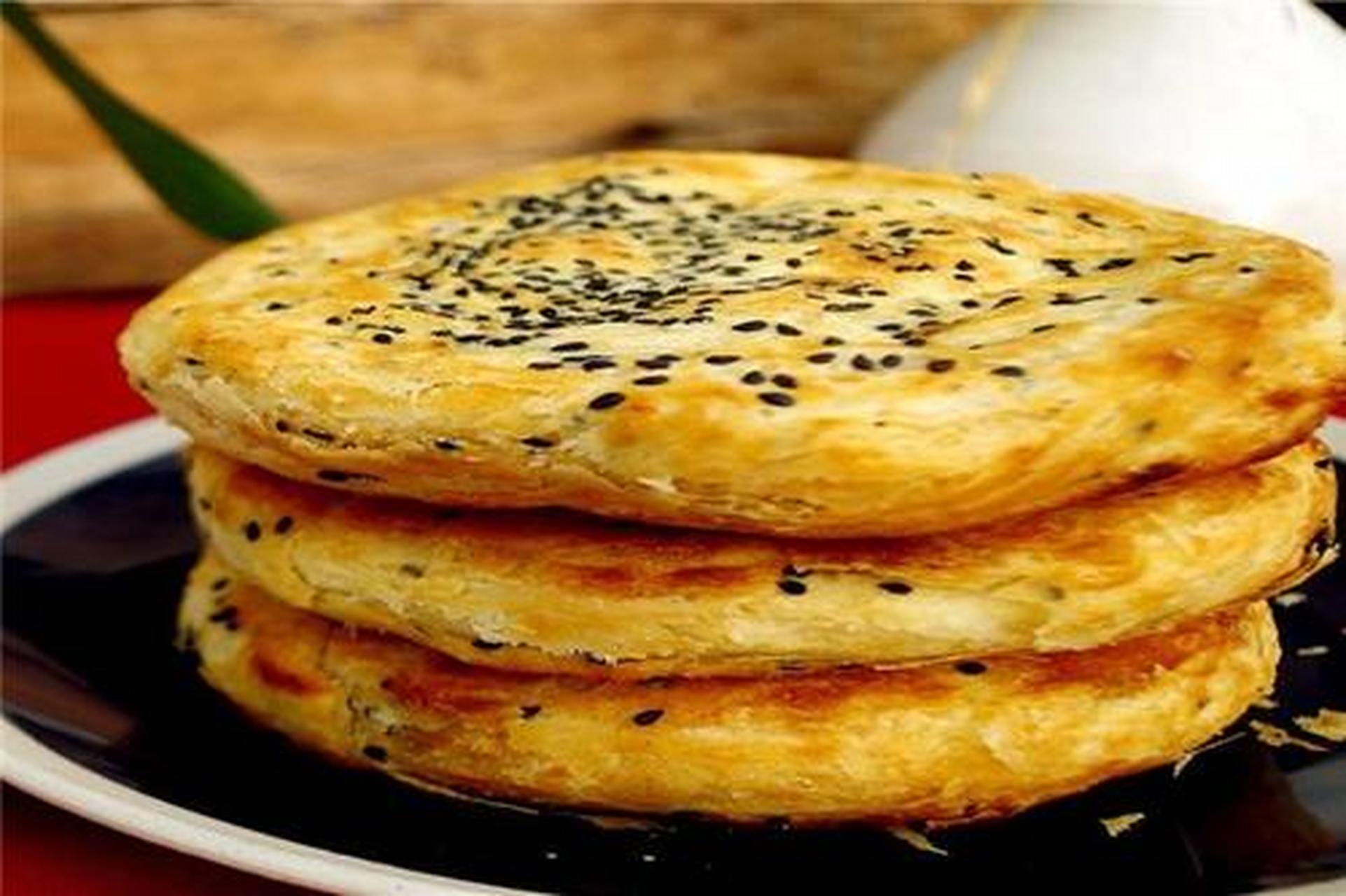 百城百味#脂油烧饼又叫脂油饼,是河南灵宝著名的汉族小吃.