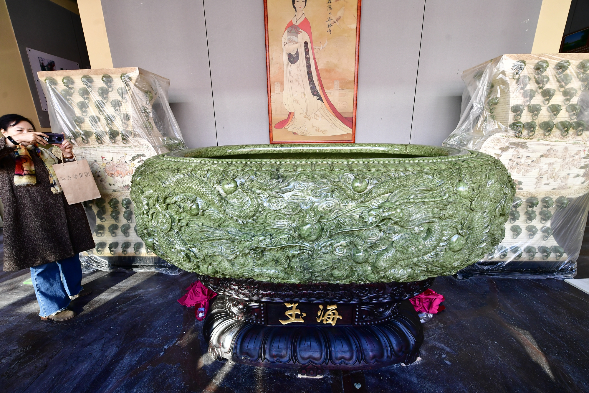 精品之作 《九龙大玉海》创玉雕史之最