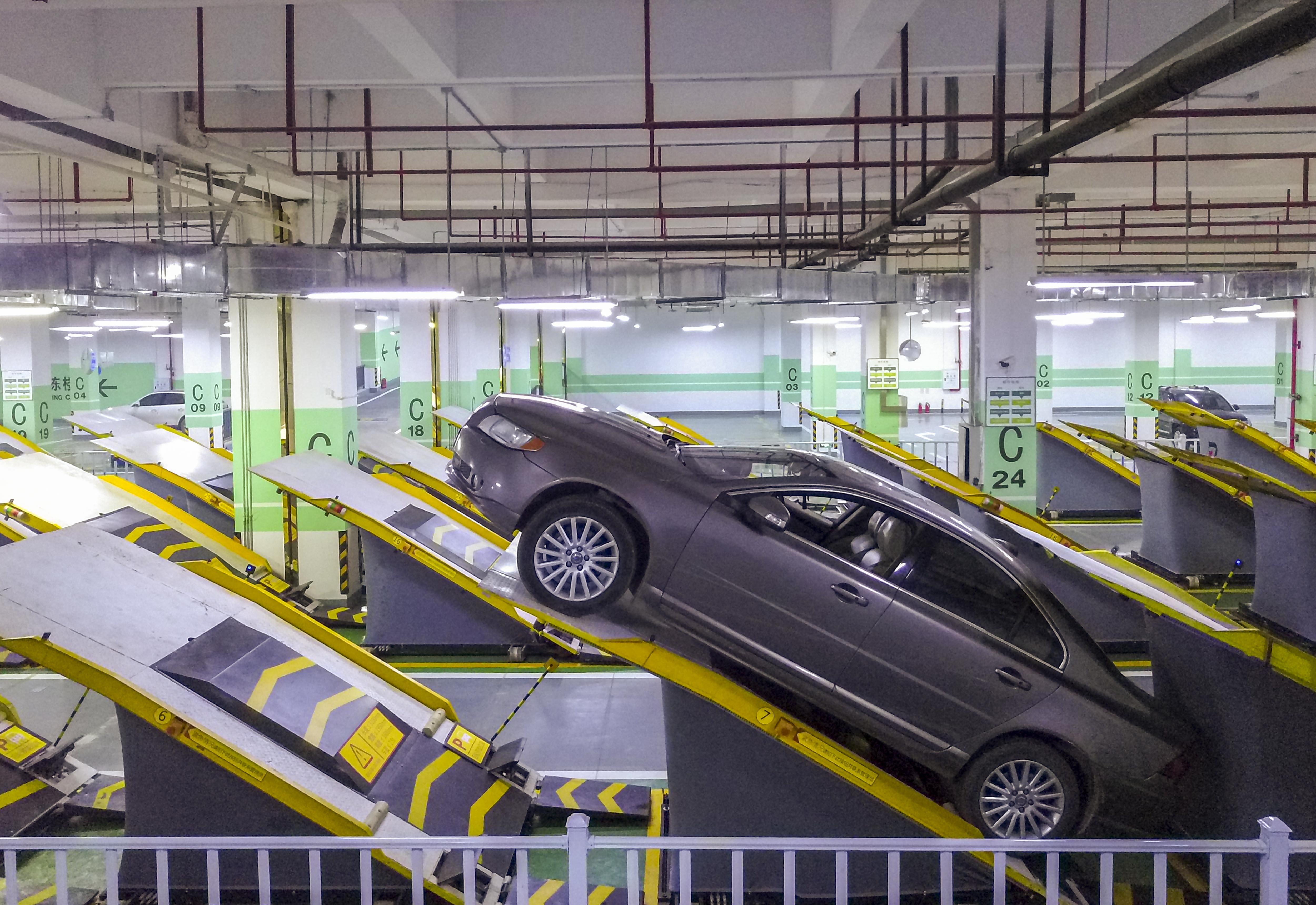 重庆投用平面斜置式智能停车库(2)