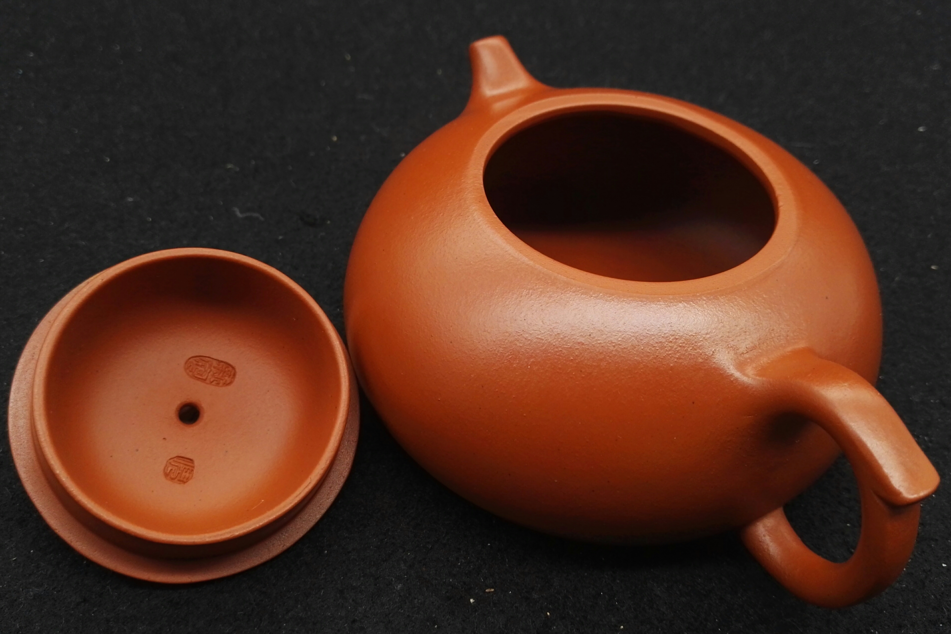 朱泥紫砂壶——扁梭