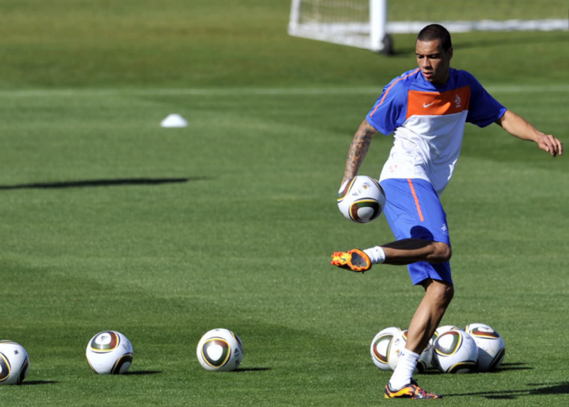 怎么练习颠球?乐动体育足球训练营来教你这些颠球方法