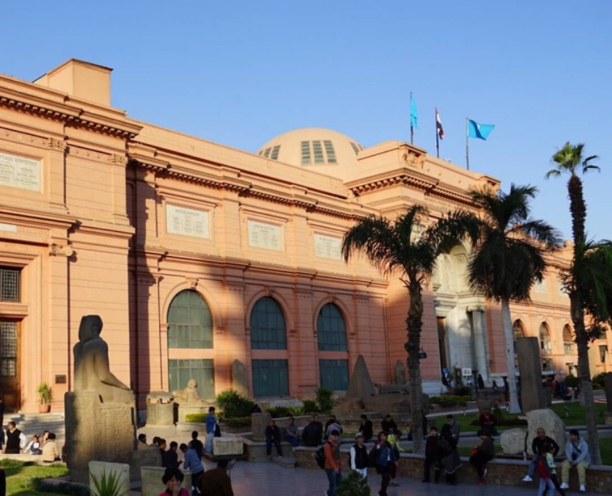 解放广场不用刻意去,就在开罗市中心,旁边就是埃及博物馆,我们到的