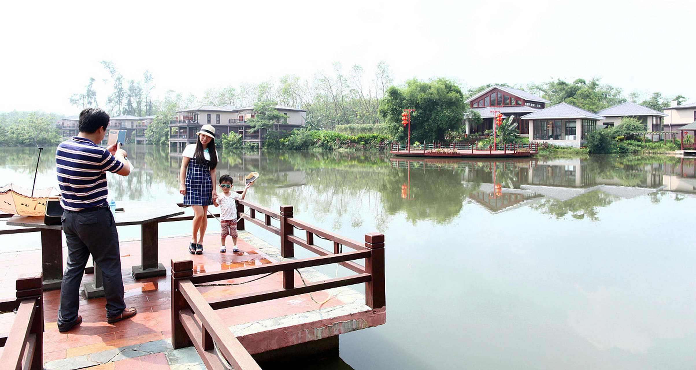 广东海上田园旅游区,位于深圳市宝安区沙井街道,是一个集生态,休闲