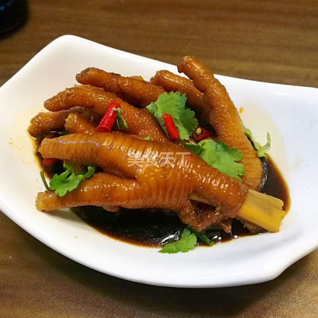 陈醋凤爪,酥软爽脆,色泽诱人,超棒的开胃小零嘴