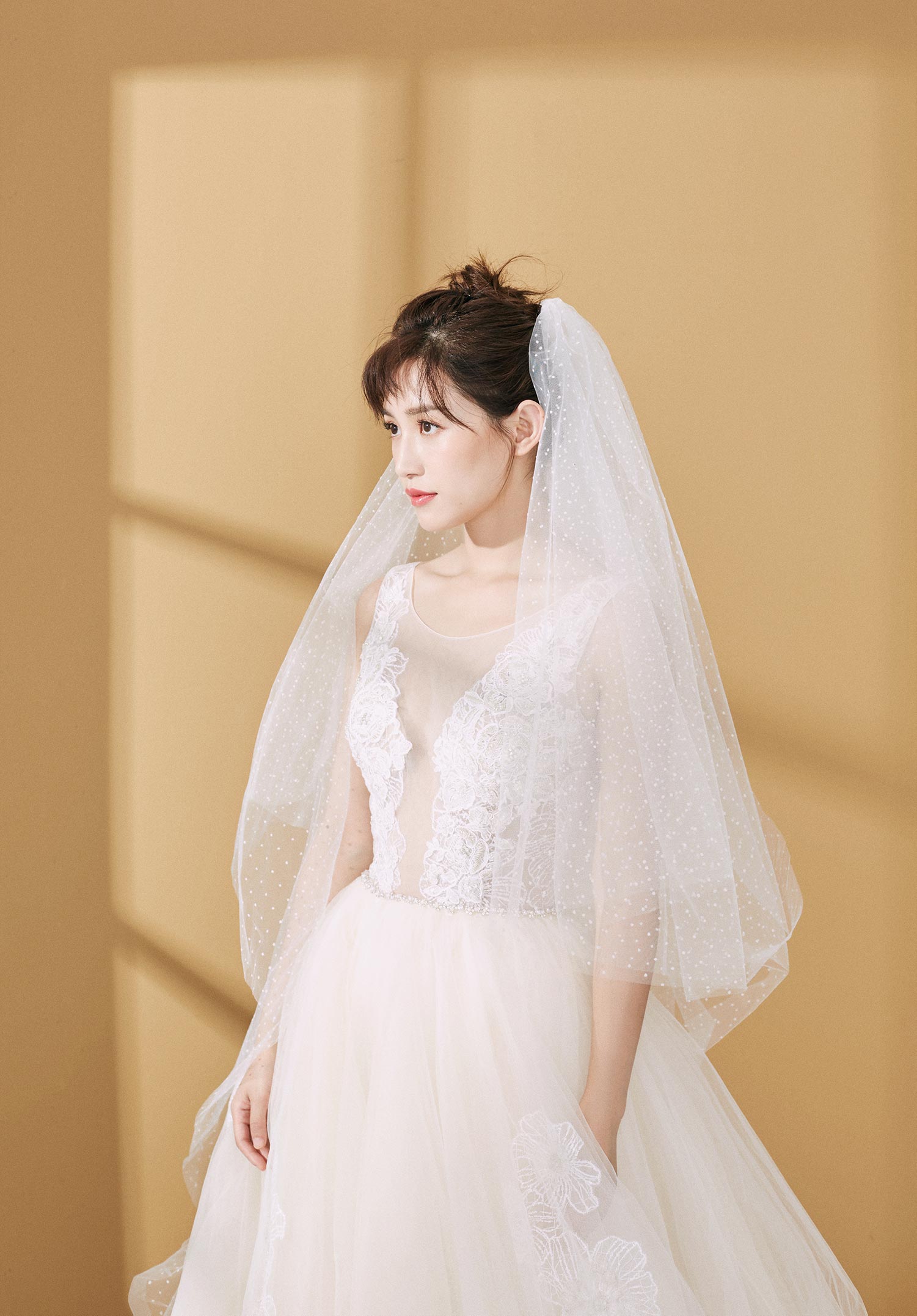 苏青曝唯美大片 诠释"新娘"look仙气十足