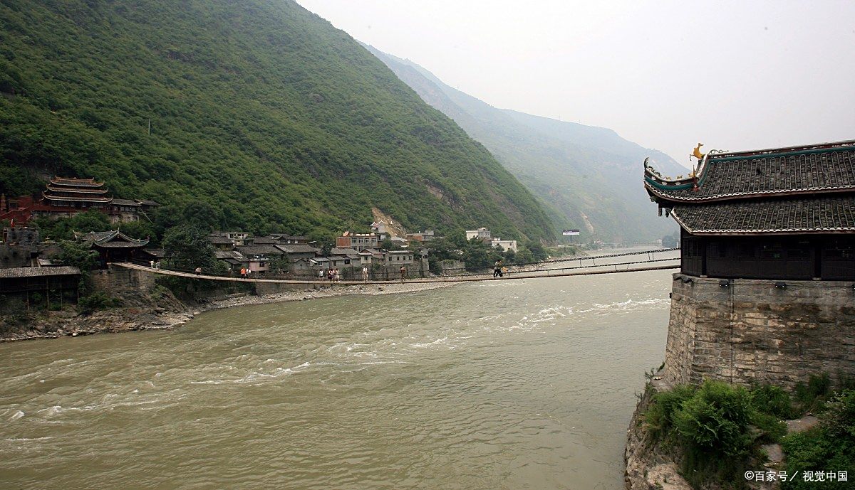 大渡桥～先辈英雄本色真,后来游客敬功臣