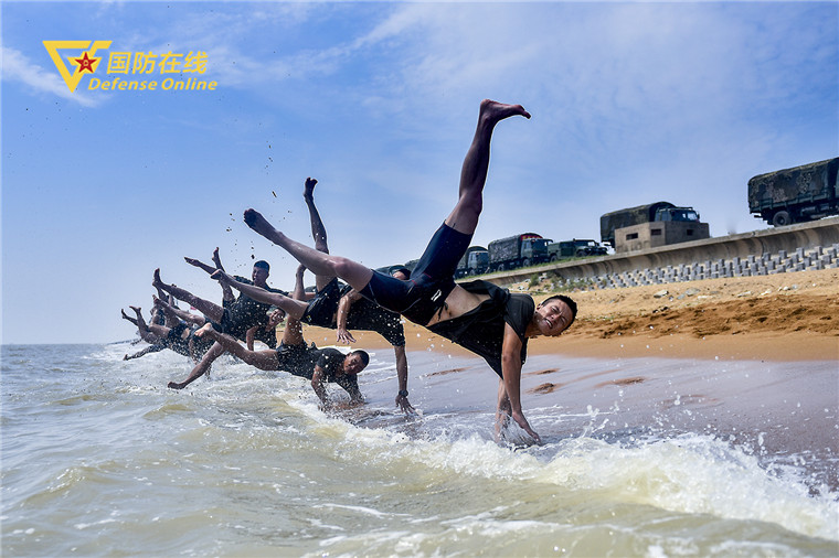 海浪沙灘日光浴,兵哥哥海訓場瞭解一下