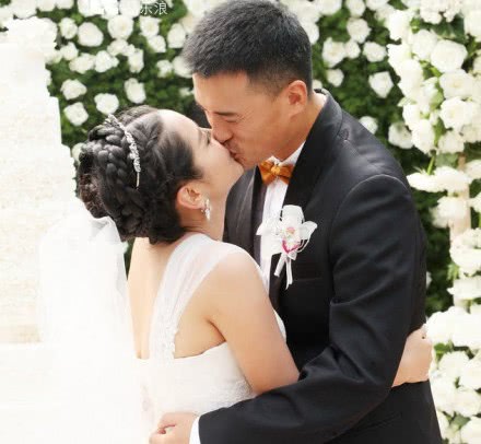 何洁疑似未婚先孕,震惊娱乐圈!离婚真相竟是这样!