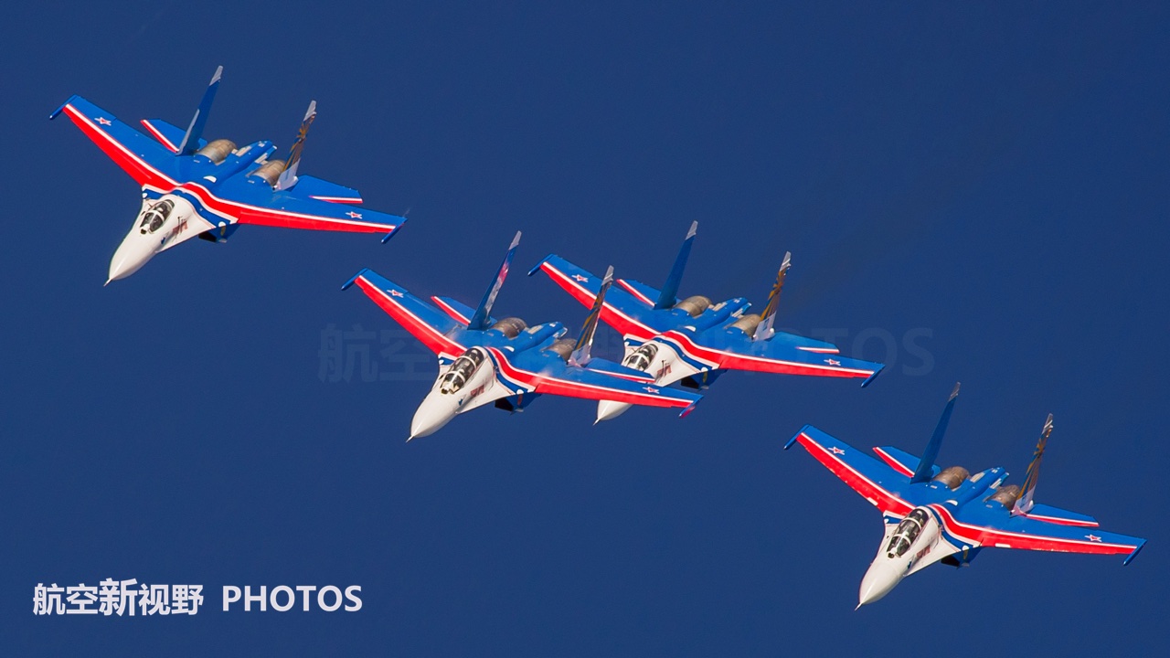 俄罗斯勇士飞行表演队,苏27战机组团很狂野,战斗民族真会玩