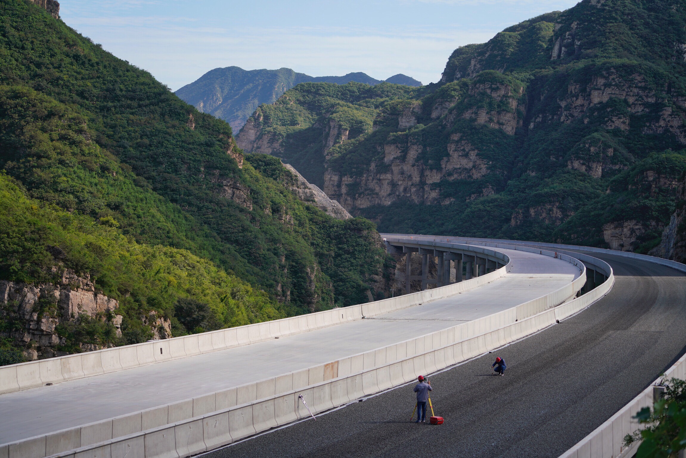 北京兴延高速公路主体工程完工(3)